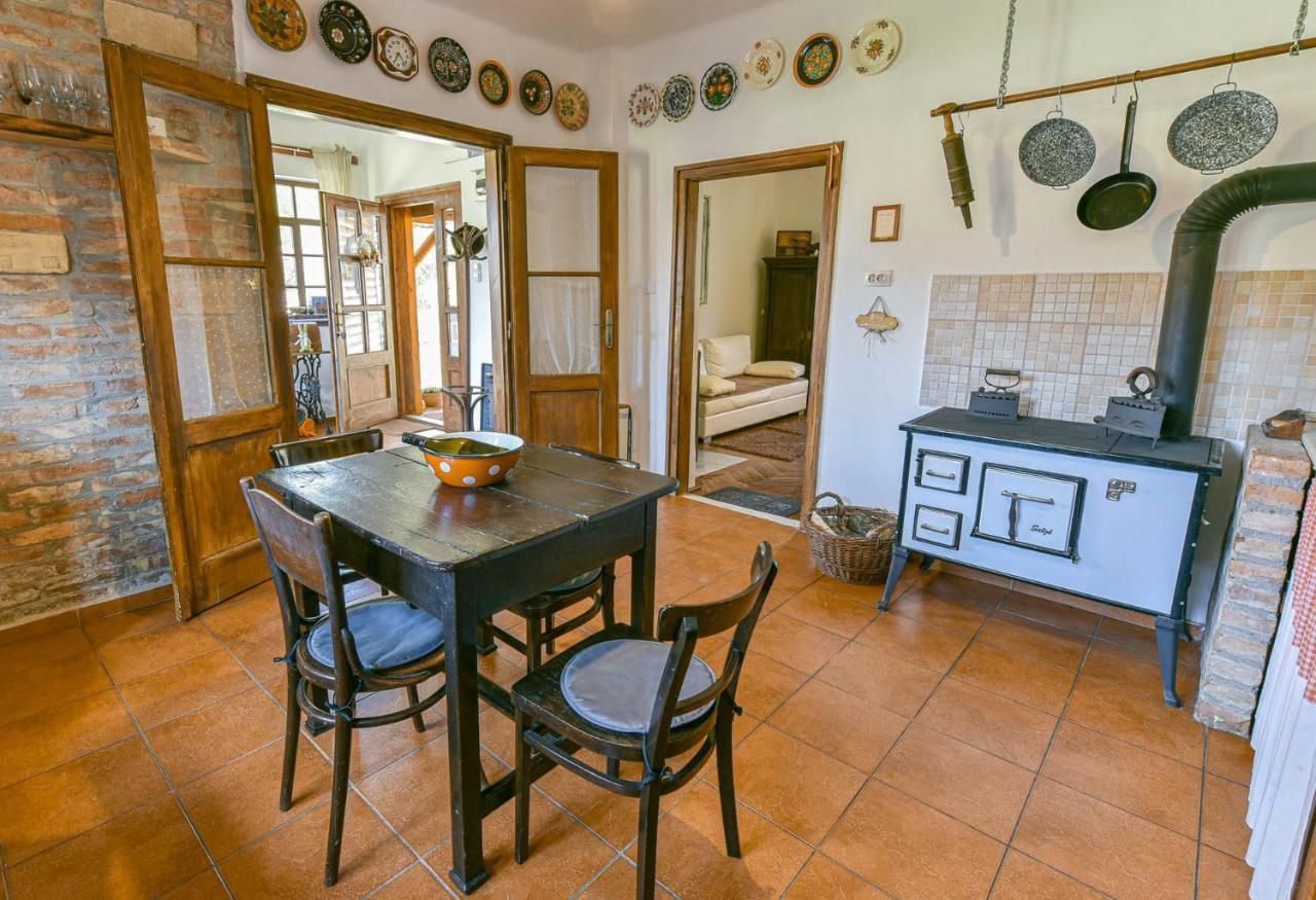 Halhaza Vendeghaz Apartment Sirok ภายนอก รูปภาพ