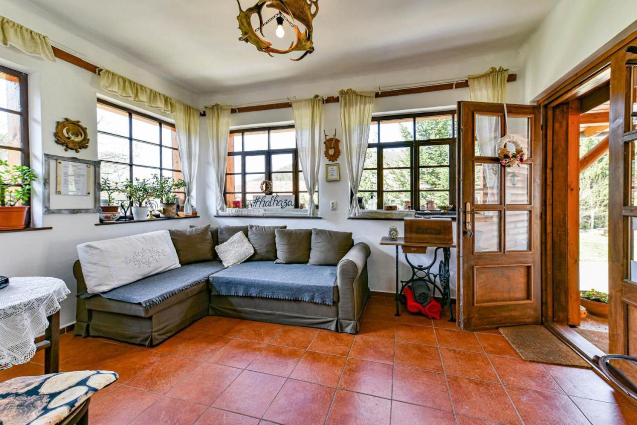 Halhaza Vendeghaz Apartment Sirok ภายนอก รูปภาพ