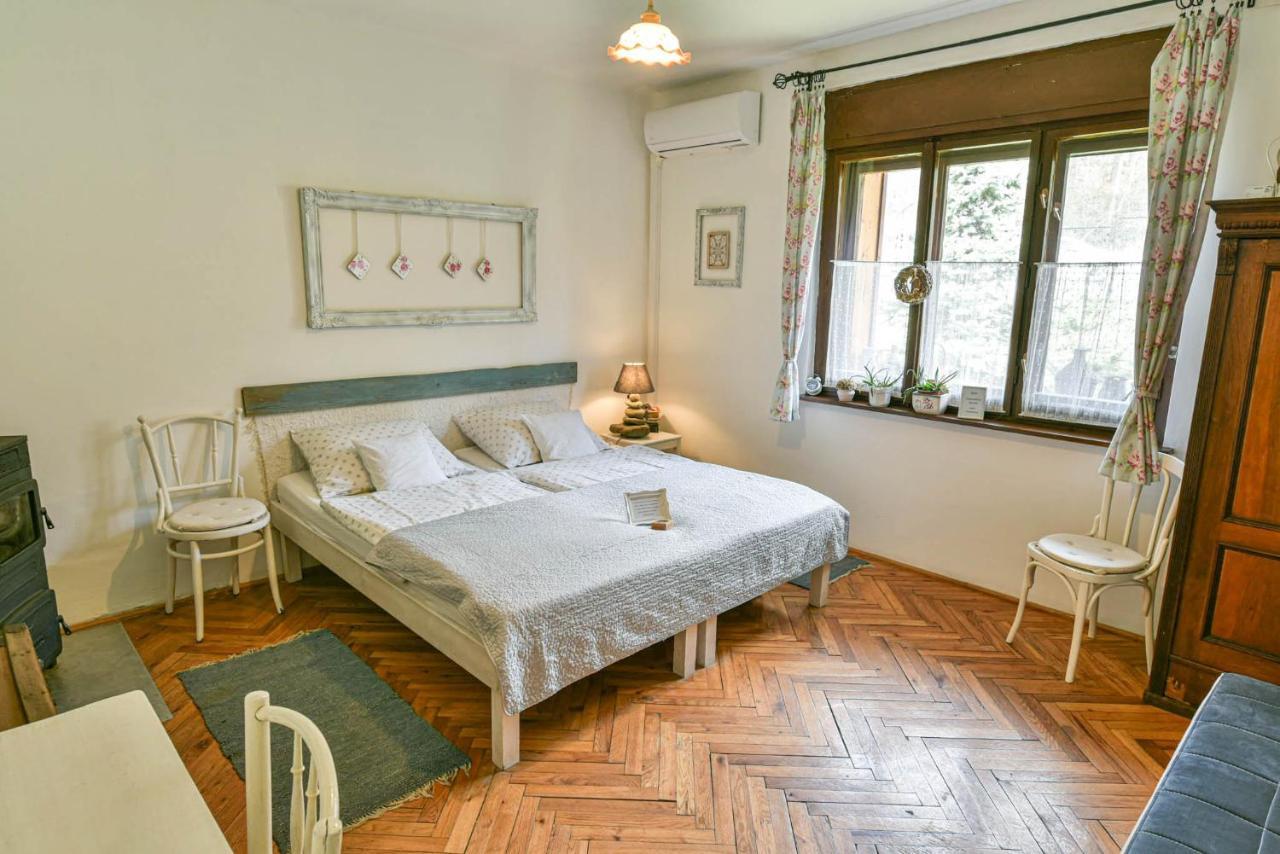 Halhaza Vendeghaz Apartment Sirok ภายนอก รูปภาพ