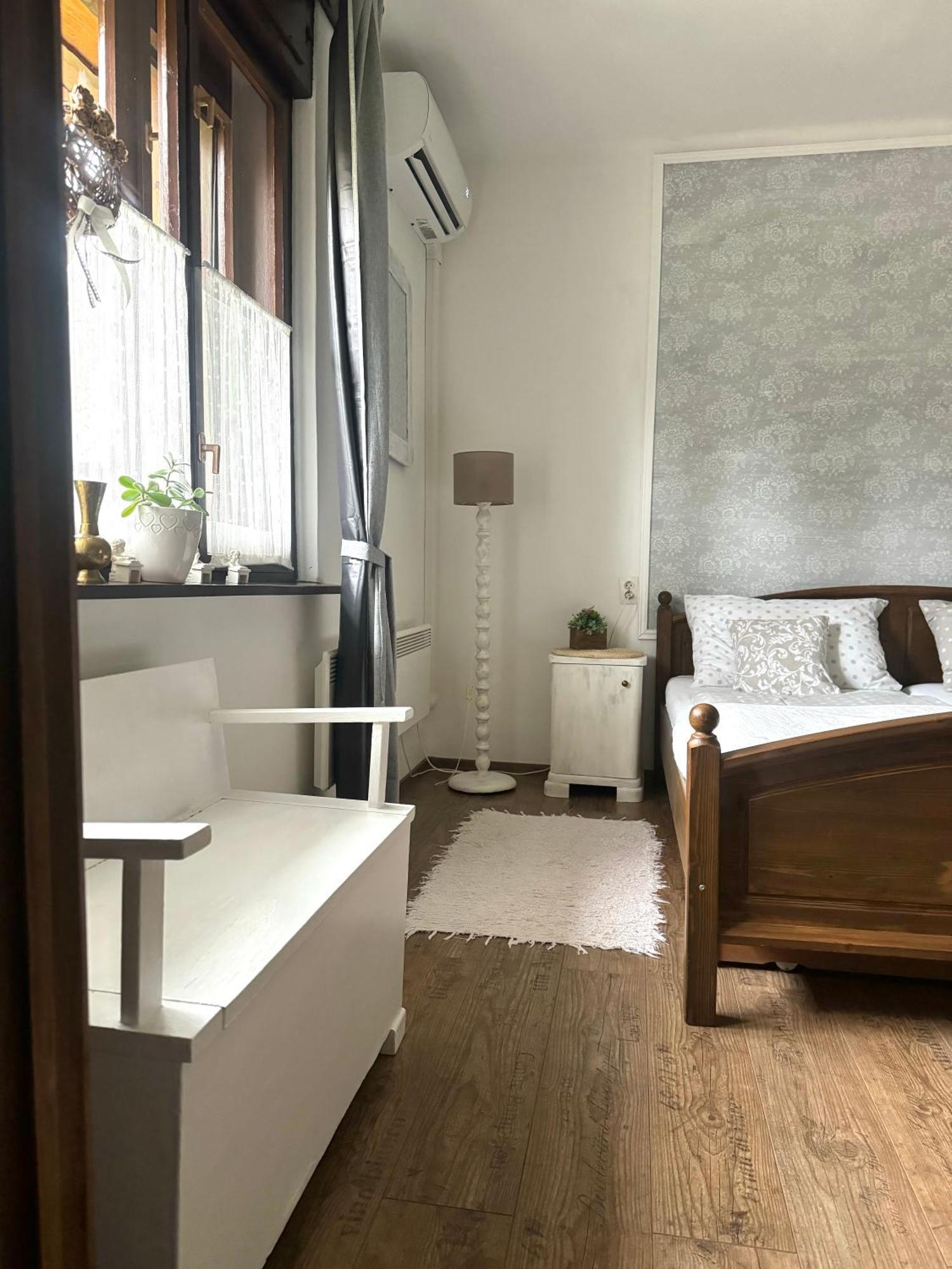 Halhaza Vendeghaz Apartment Sirok ภายนอก รูปภาพ