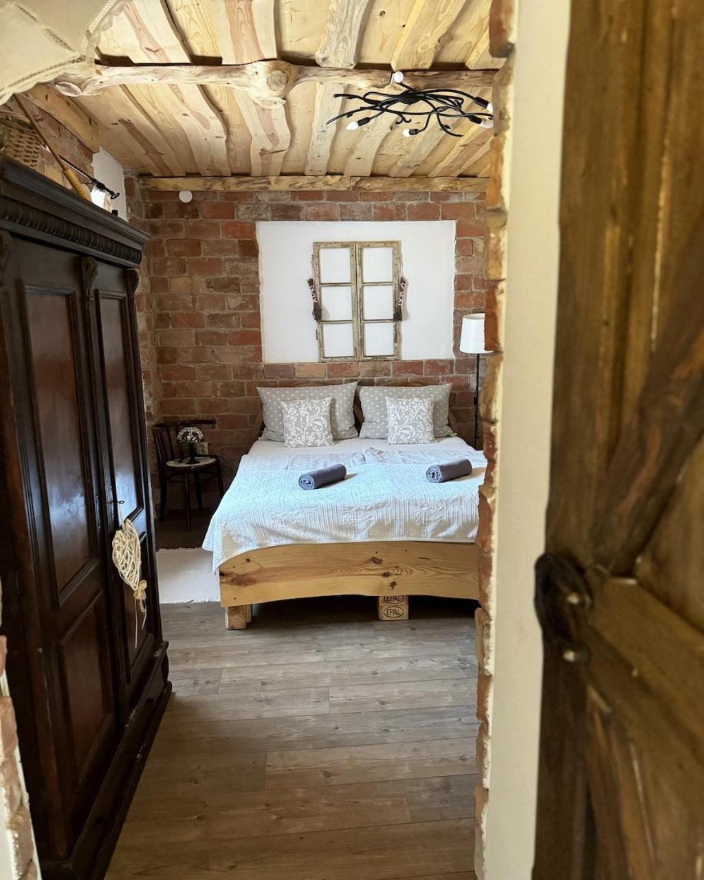Halhaza Vendeghaz Apartment Sirok ภายนอก รูปภาพ